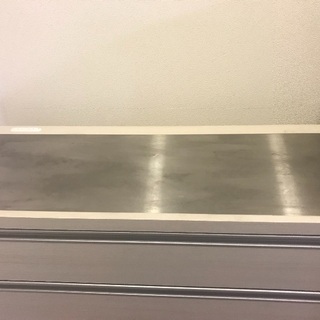 15万円の食器収納棚が1万円に、おしゃれでスタイリッシュな食器棚