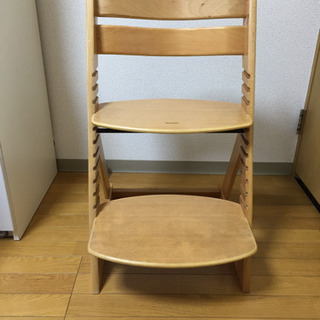 子供用のハイチェア、2つあります