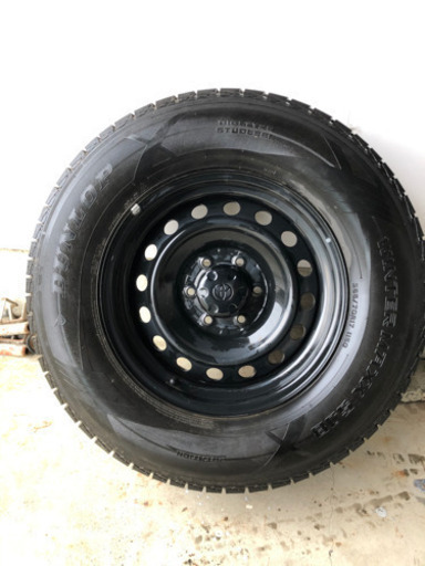 トヨタFJ スタッドレスタイヤ 265/70R17