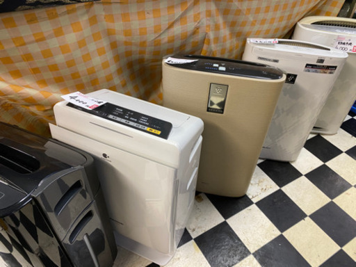 加湿空気清浄機各種あります。　2500円〜