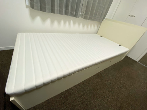 跳ね上げ式収納ベッド