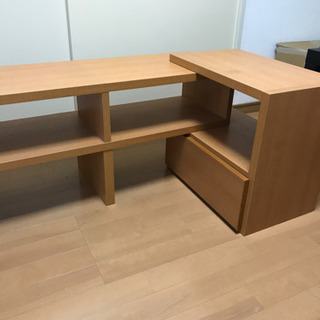 部屋に合わせて変えられる！形変わるテレビ台の画像