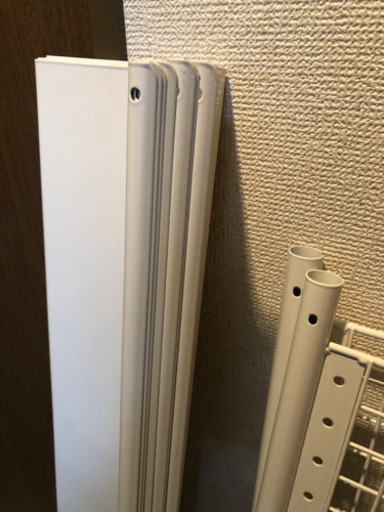 マガジンラック白　突っ張り