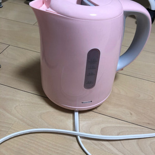 炊飯器と電気ポットの画像