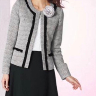 入学式等のスーツの画像