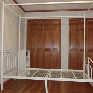 天蓋付きパイプベッド（白）の画像