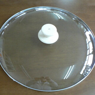 ガラス製の大きな蓋（直径40cm）差し上げます。