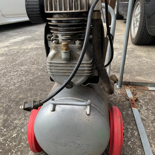 エアコンプレッサー　1.5馬力の画像