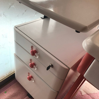女の子用勉強机セット商談決定しました。
