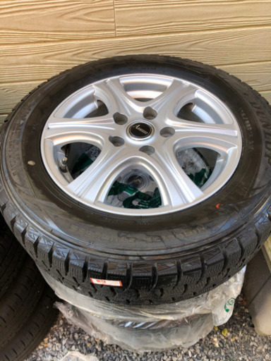 中古スタッドレスタイヤ195/65R15 4本ホイルセット