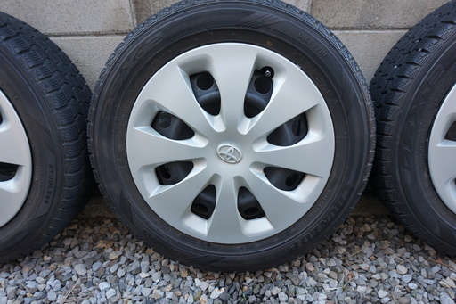 スタッドレスタイヤ  アクア 175/65R15 ４本セット