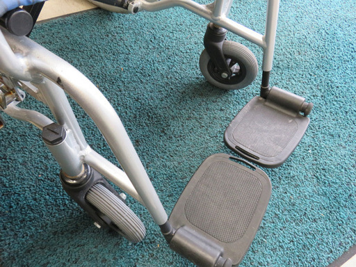 【自社配送は札幌市内限定】介護⑧ 車椅子 カワムラサイクル製 車イス 介助ブレーキ付き ノーパンクタイヤ 中古