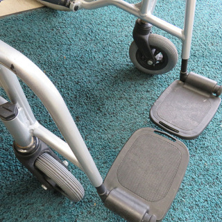 【自社配送は札幌市内限定】介護⑧ 車椅子 カワムラサイクル製 車イス 介助ブレーキ付き ノーパンクタイヤ 中古の画像