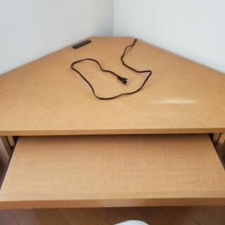 パソコンデスクの画像