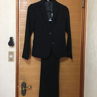 【値下げしました】ブラックスーツ（パンツ&スカート）　入社式、リクルート用の画像