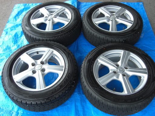 スタッドレスタイヤ・ホイール付き　４本　１８５／６５　１５インチ