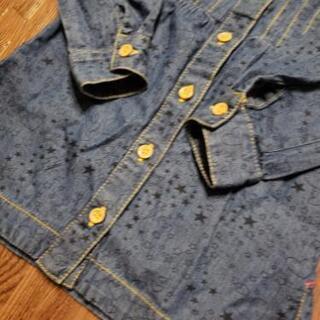 ♡⭐総柄デニムシャツ　90サイズの画像