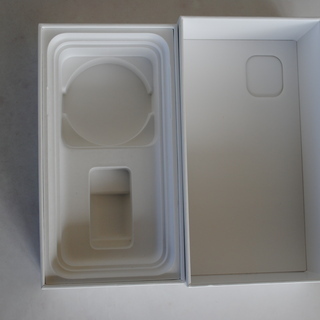 まだ取引可能！■ Black 64GBの外箱（本体無）■超美品の画像