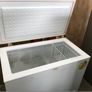 ２００リッター！　ノンフロン冷凍庫！！　２５，０００円