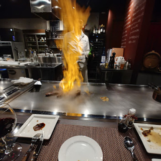 北九州市小倉でご飯、ディナーを食べるなら、こだわりのステーキなら鉄板焼眞へ − 福岡県