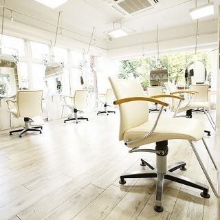 有楽町線要町駅から３０秒！！地元のお客様に愛されている、明るくオシャレなサロンの画像