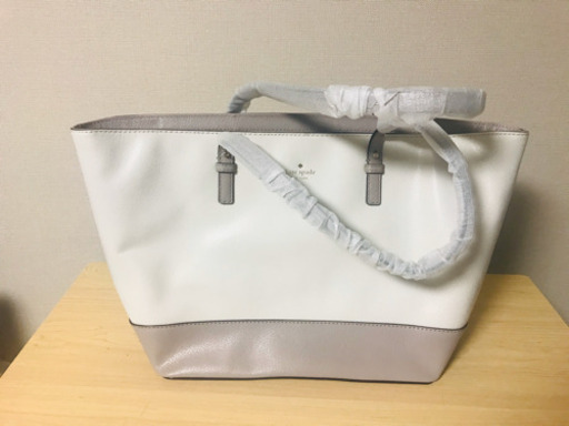 ⭐︎新品のKATE SPADEトートバッグ⭐︎