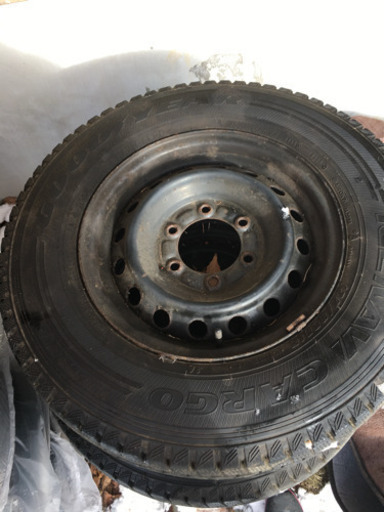 《譲渡完了》スタッドレス ハイエース用6穴オフセット付き