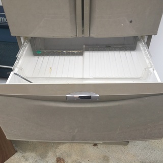日立の冷蔵庫（R-S45MVP1）の画像