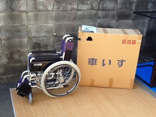 【車椅子】新品未使用品のカワムラサイクルの車いす KA202B-40