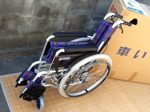 【車椅子】新品未使用品のカワムラサイクルの車いす KA202B-40 