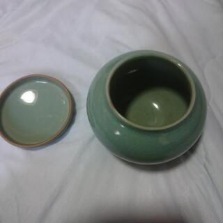 青磁のような壺の画像