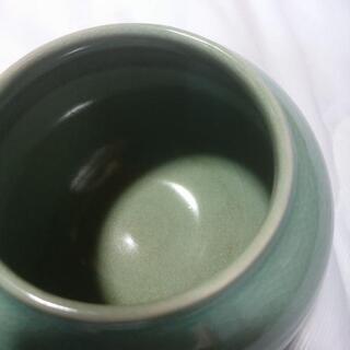 青磁のような壺の画像