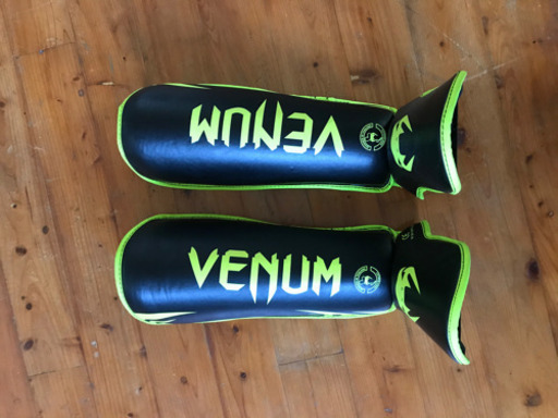 VENUM ボクシンググローブ&レガース