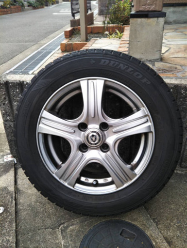 スタッドレスタイヤ  ダンロップ４本 １4インチ