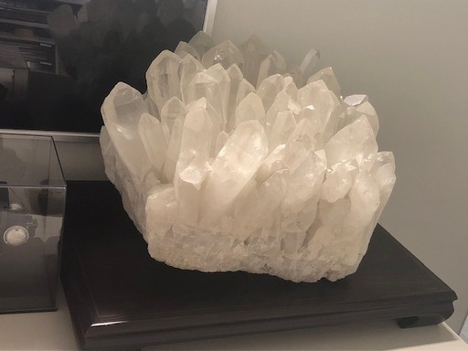 価格交渉可!!  水晶原石 幅35cm x 高25cm 台付き