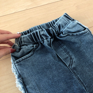 ビジュー付きデニムズボンの画像