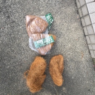 アイアン壁掛けプランターとヤシマットの画像