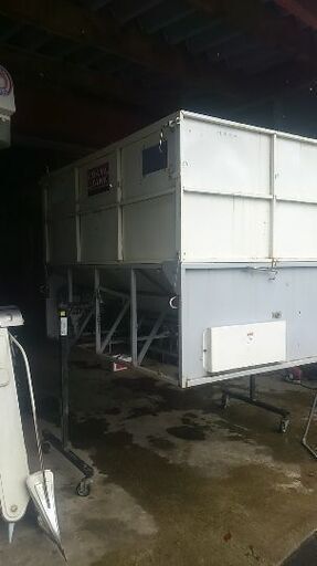 籾運搬タンク　GRAINTANK GT210 乾燥機への排出ノズル付き売ります