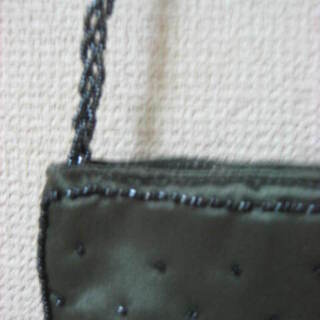 キラキラ サテン刺繍バックの画像