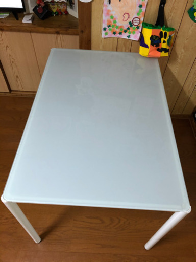 ガラステーブル