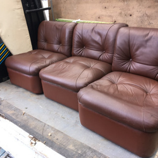 5人掛けソファー　茶色　応接間　リメイク　革　レザーの画像
