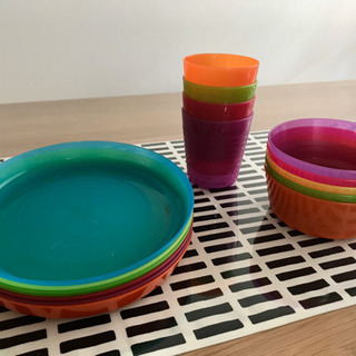 IKEAのプラスチックのお皿など