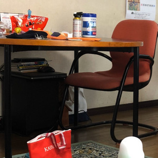 【お値下げ！】ダイニング　丸テーブルと椅子4脚の画像