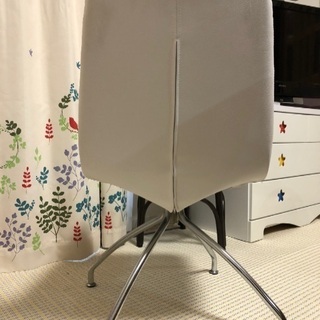美品　お洒落な白いチェアーの画像