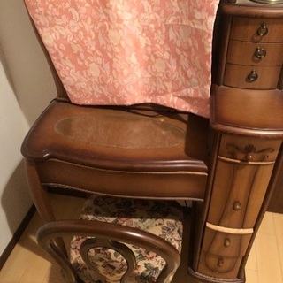 アンティーク風ドレッサーの画像