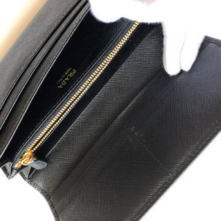 美品！PRADA財布！値段交渉受け付けます！の画像