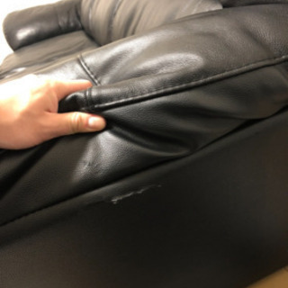 3人がけ黒色レザーソファの画像
