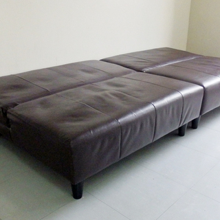 「ソファーベッド」シートアレンジが多彩で、２分割できるコンパクト収納タイプの画像