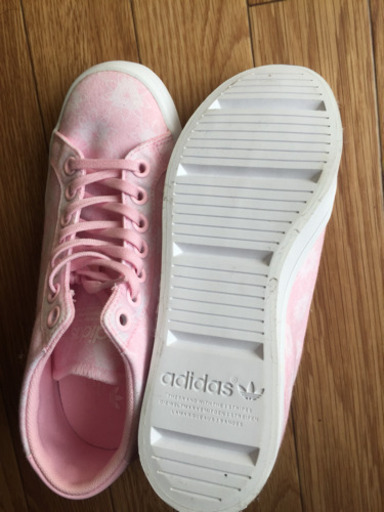 adidasスニーカー23㎝