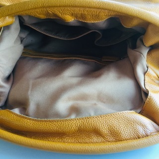 最終お値下げしました◆GAYAリュック本革◆カーキ 黄色 がま口男女兼用 used の画像